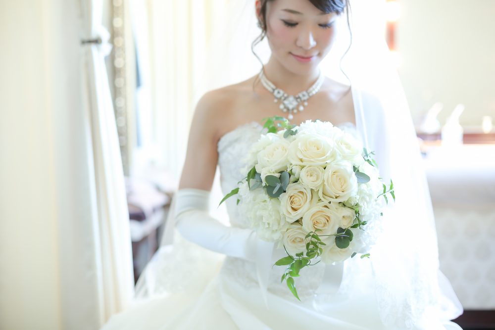 冬　結婚式　ドレス　新婦　