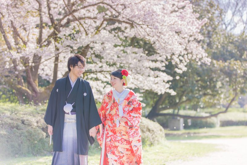 春　結婚式　ドレス　新郎新婦